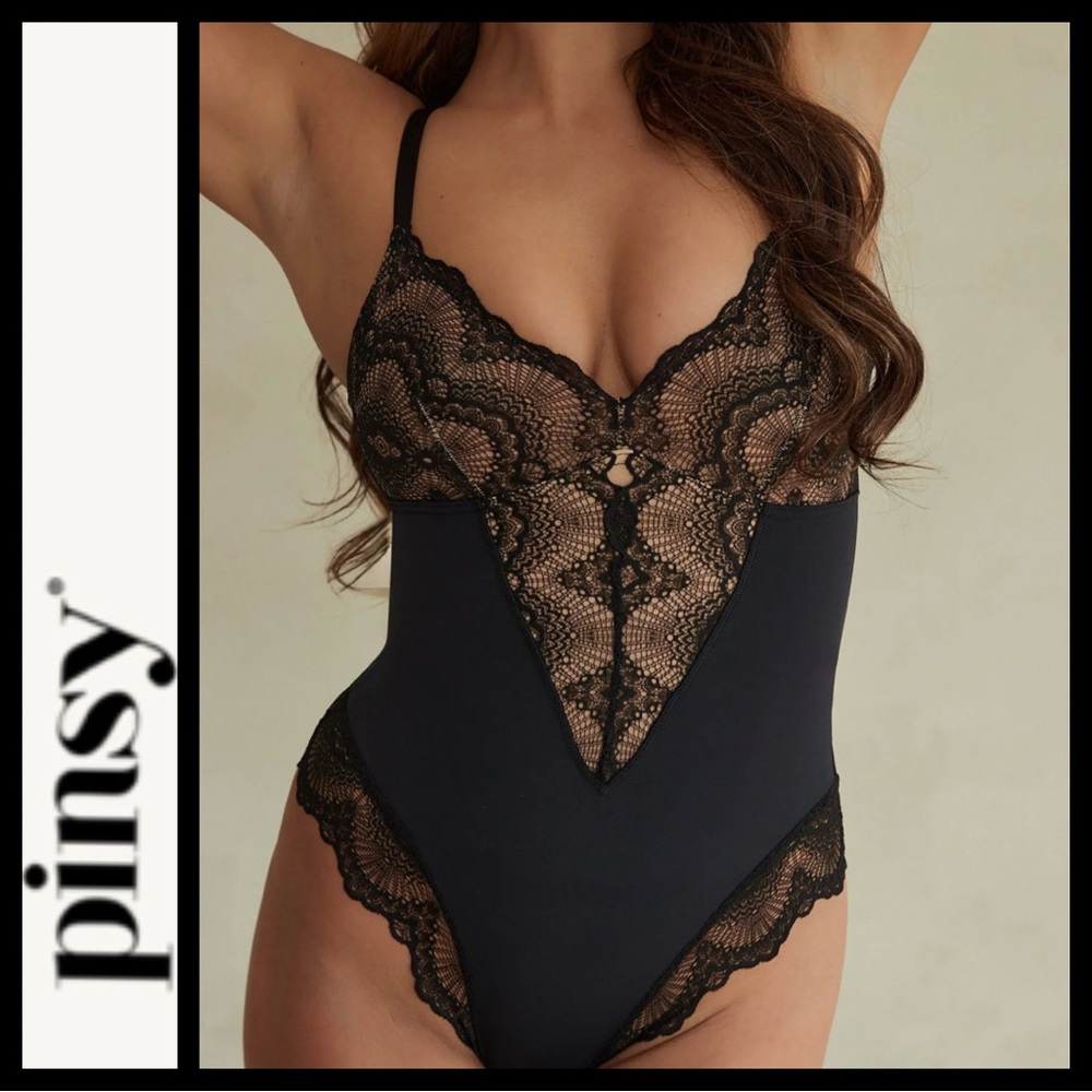 NWT PINSEY Sculpting Lace Shapesuit